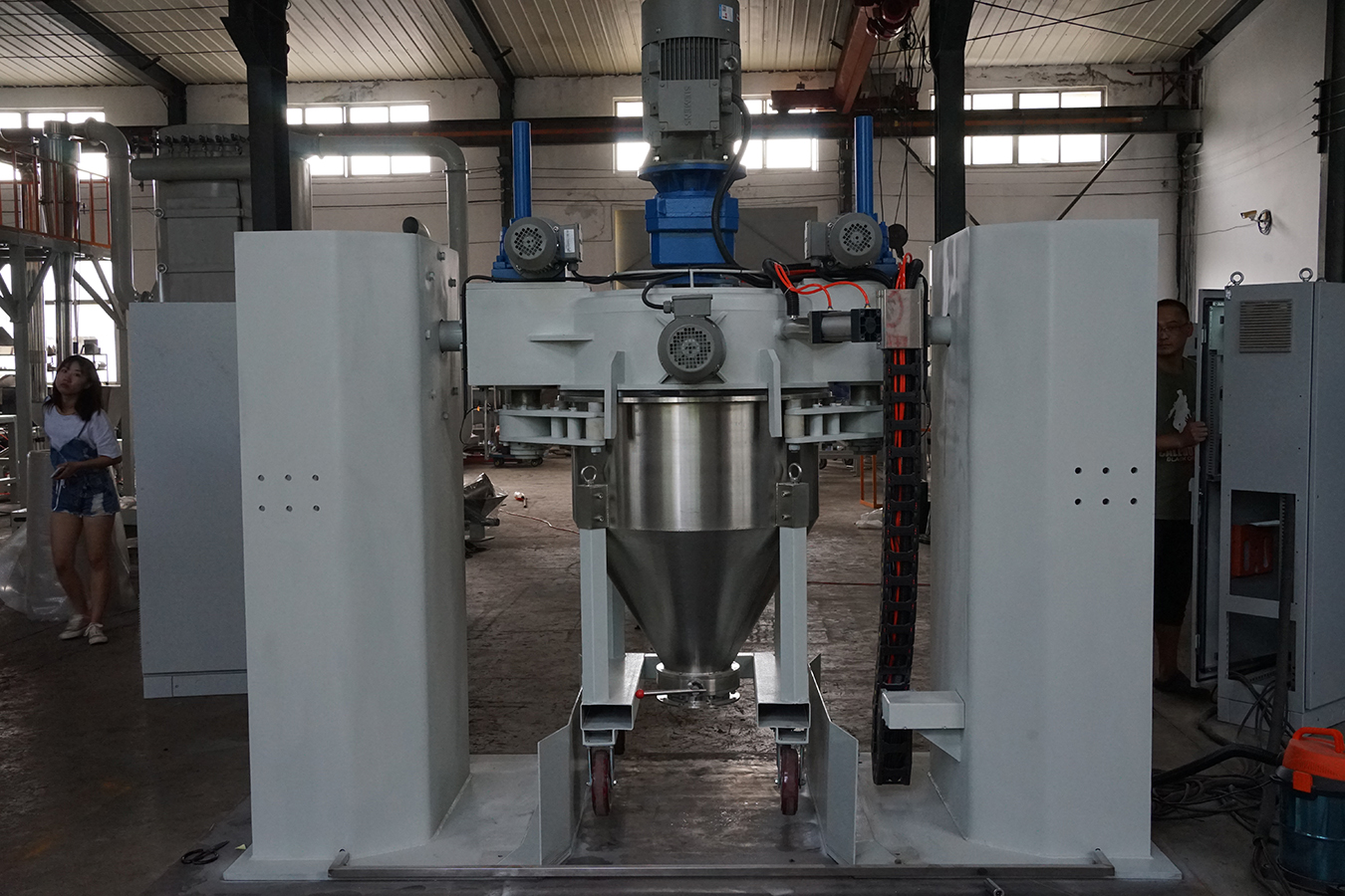 Centrifugal Vacuum Electrostatic Powder Container Mixer As Powder Coating Manufacturing First Step 