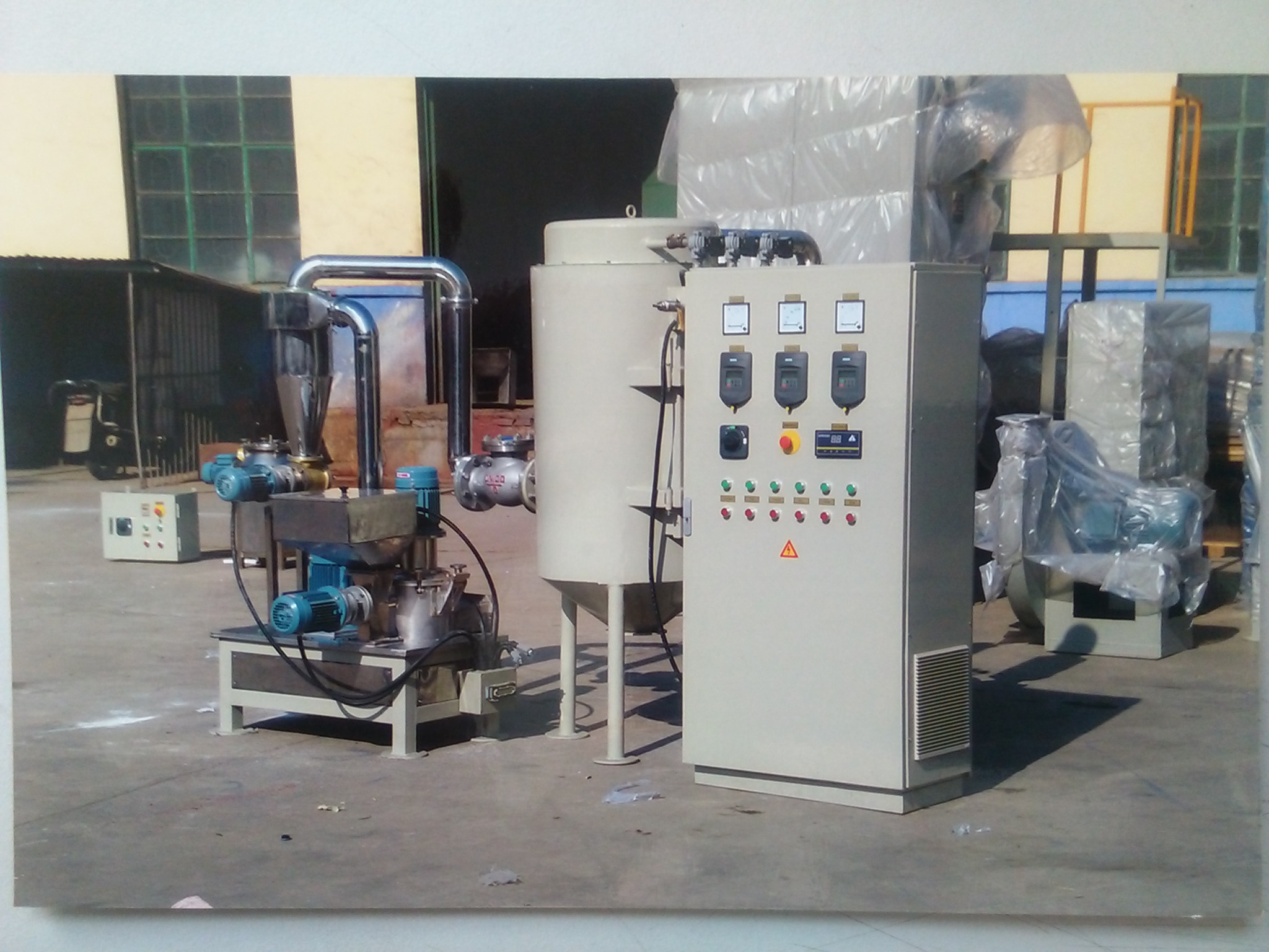 Superfine 1000Kg Electrostatic Powder ACM MILL With Multiple Cyclone For Better Separation 