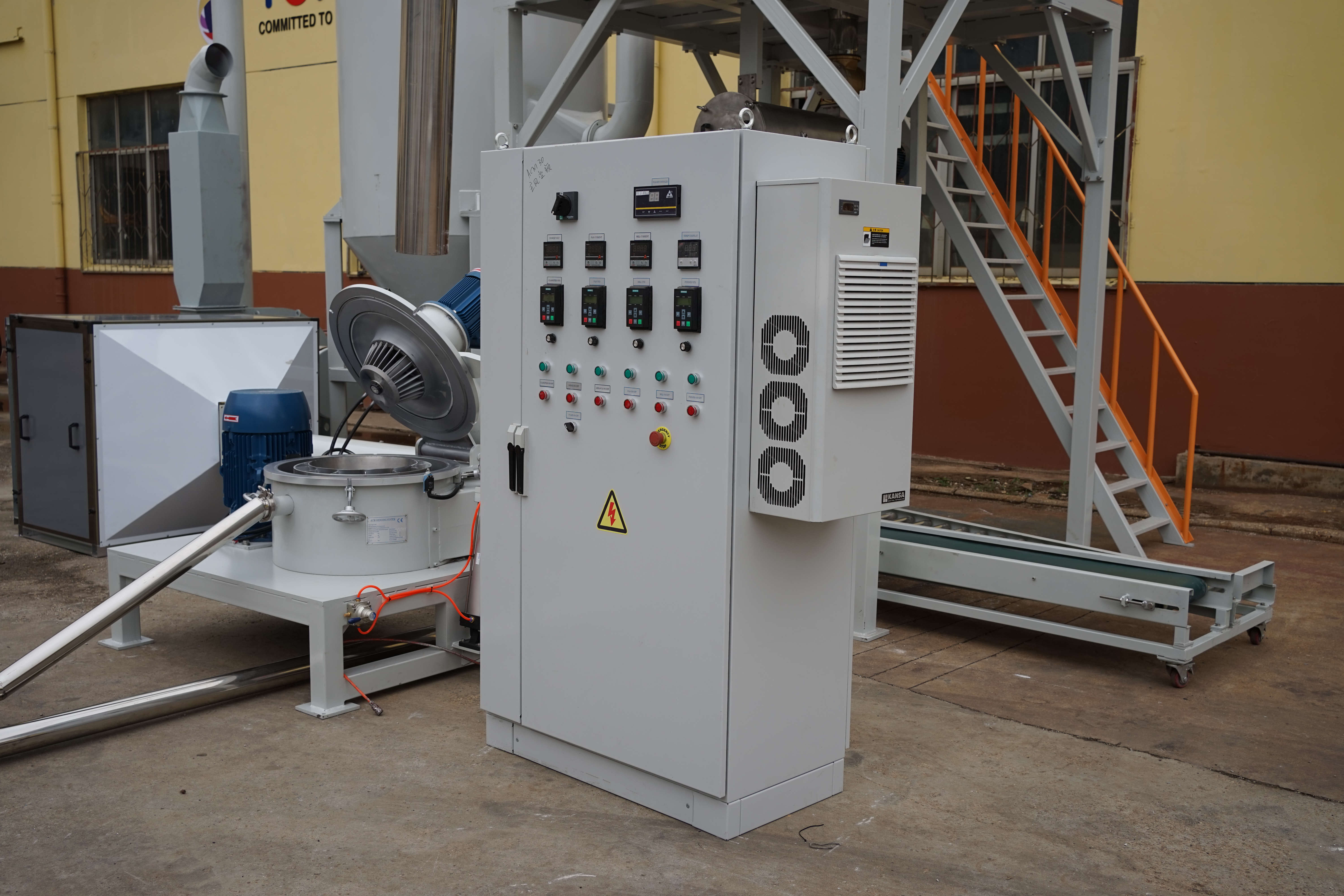 Ventilating 1000Kg Electrostatic Powder ACM MILL with Air Classifying Mill